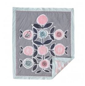 Lolli Living Sparrow 4 Piece Baby Crib Bedding Set, Pink Navy Blue Quilt 2 Fitted Sheets Bed Skirt, 0cm 3 Product: Lolli Living 4-Piece Baby Bedding Crib Set with Sparrow Pattern. Complete Set with Quilt, 2 Fitted Sheets, and Bed Skirt.